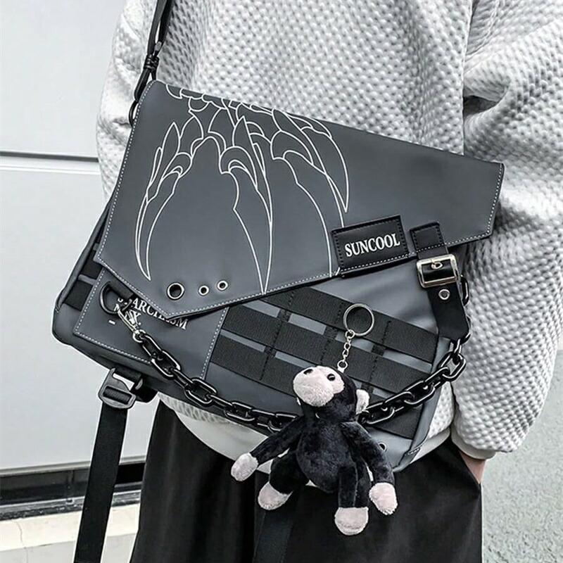 キャンバス素材 大容量 カジュアル バケーション スタイル メンズ グラフィティチェーン ショルダーバッグ、パンク スタイル レジャーバッグ ギフトペンダント ショルダーバッグ スリングバッグ サイド