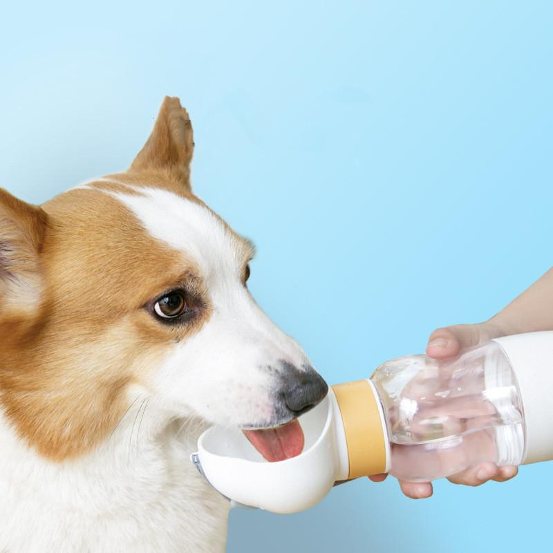 犬 水筒 600ml ペットウォーターボトル 給水ボトル ウォーターボトル 散歩 水 トリーツポーチ ペット 犬散歩シャワーボトル ペット水筒